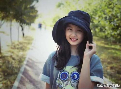 精神小妹吃小瓜视频,趣味横生引网友热议