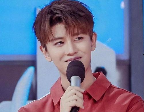 任嘉伦综艺 吃瓜视频,揭秘明星幕后趣事