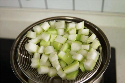 瓠瓜剥不剥皮吃呢视频,瓠瓜剥皮与不剥皮食用对比解析