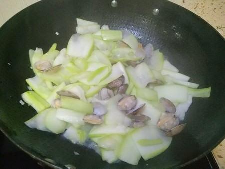 瓠瓜剥不剥皮吃呢视频,瓠瓜剥皮与不剥皮食用对比解析