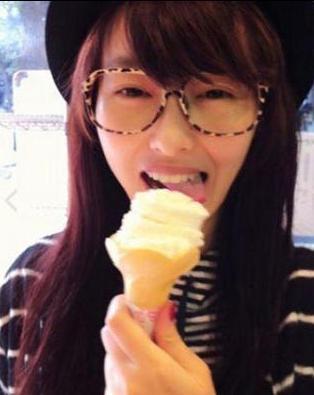 周二女星吃瓜事件视频,视频揭秘幕后真相