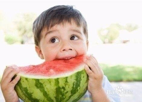 小宝贝吃四瓜会过敏吗视频,四瓜引发过敏？揭秘小宝贝饮食安全之谜
