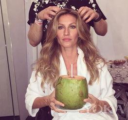 超模何穗豪吃瓜视频大全,超模的趣味生活瞬间