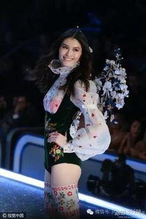 超模何穗豪吃瓜视频大全,超模的趣味生活瞬间