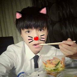 王俊凯吃瓜搞笑视频,太可爱了！