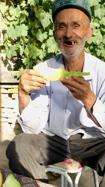 老汉吃瓜视频在线观看,趣味横生的乡村生活瞬间